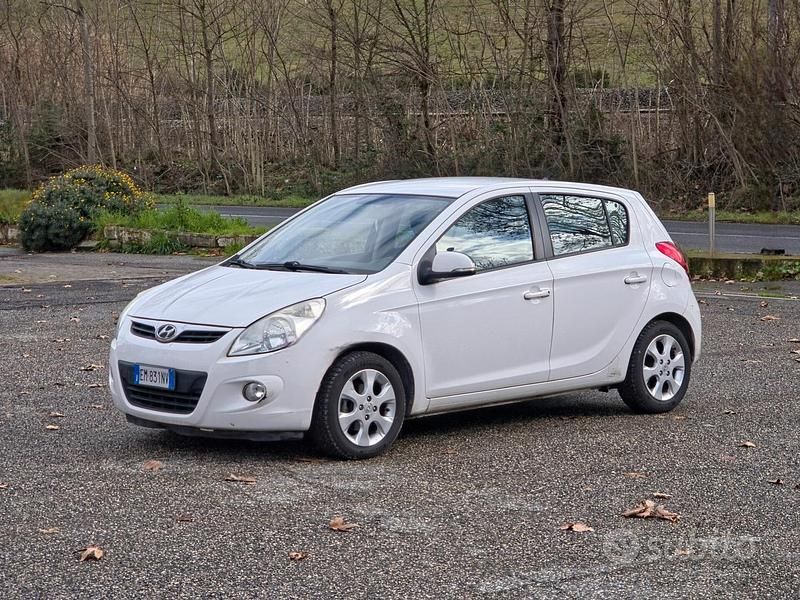Usata Hyundai i20 Edition 77 CV (56 kW) 2012 Bianco Berlina