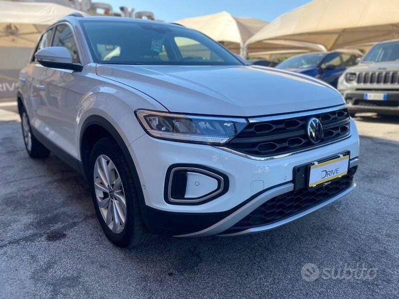 Bianco Usata 2023 VW T-Roc Life SUV | 20.880 € (Super prezzo) - Immagine 1/4