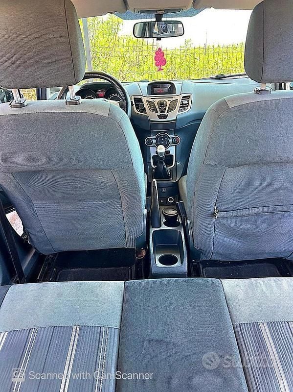 Usata Ford Fiesta 96 CV (70 kW) 2010 Blu Utilitaria