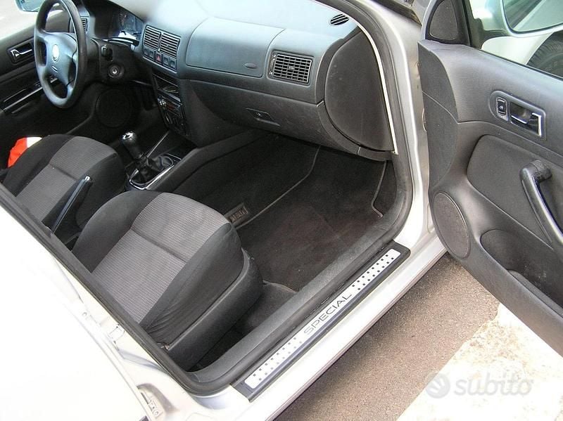 Usata VW Golf IV 102 CV (75 kW) 2002 Berlina
