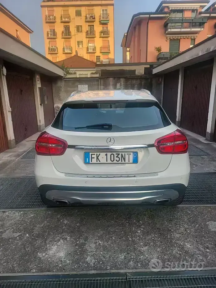 Usata Mercedes GLA180 122 CV (89 kW) 2016 Bianco SUV