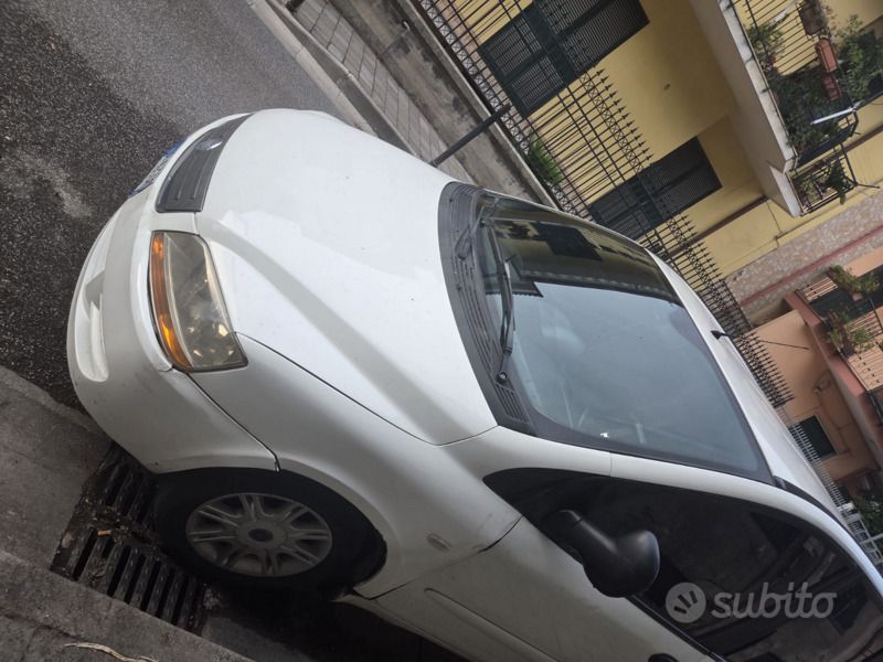 Usata 2005 Fiat Multipla Monovolume | 1500 € (Buon prezzo) - Immagine 1/4