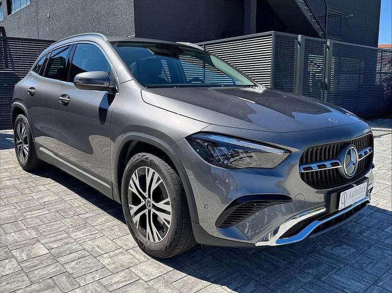 Usata Mercedes GLA180 Advanced 116 CV (85 kW) 2024 Grigio montagna SUV