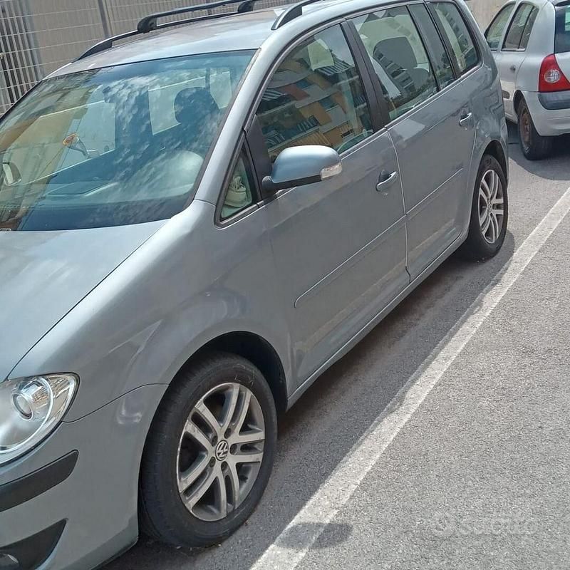 Usata VW Touran Trendline 105 CV (77 kW) 2009 Grigio Monovolume