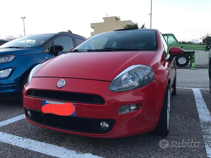 Usata Fiat Punto 105 CV (77 kW) 2012 Rosso Utilitaria