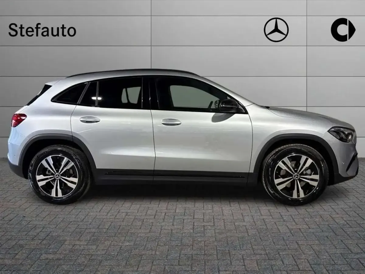 Nuova Mercedes GLA200 Progressive 150 CV (110 kW) 2026 Argento hightech SUV