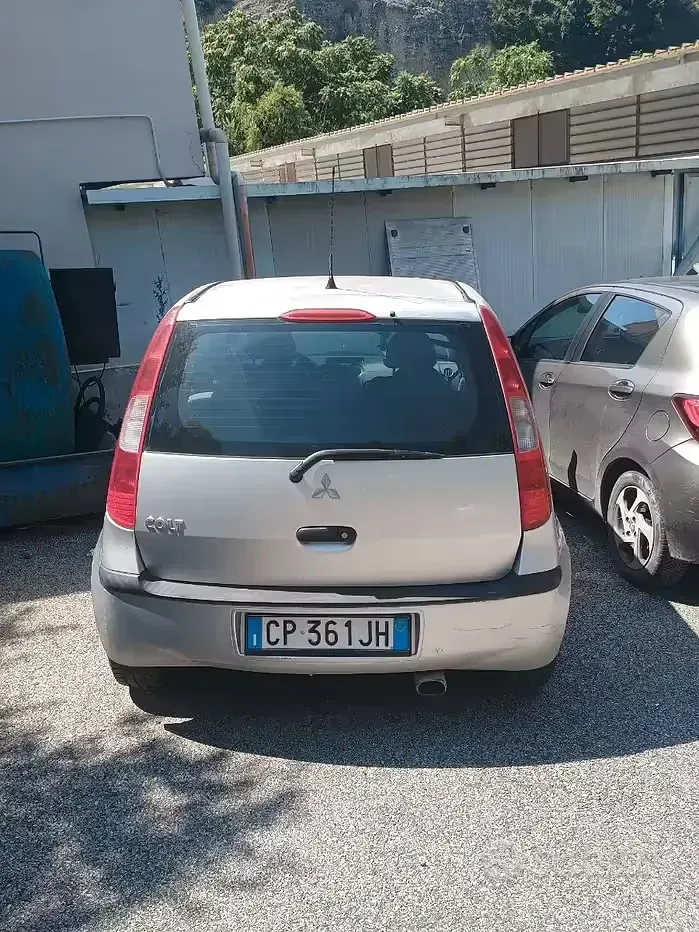 Usata Mitsubishi Colt 95 CV (69 kW) 2004 Grigio Utilitaria