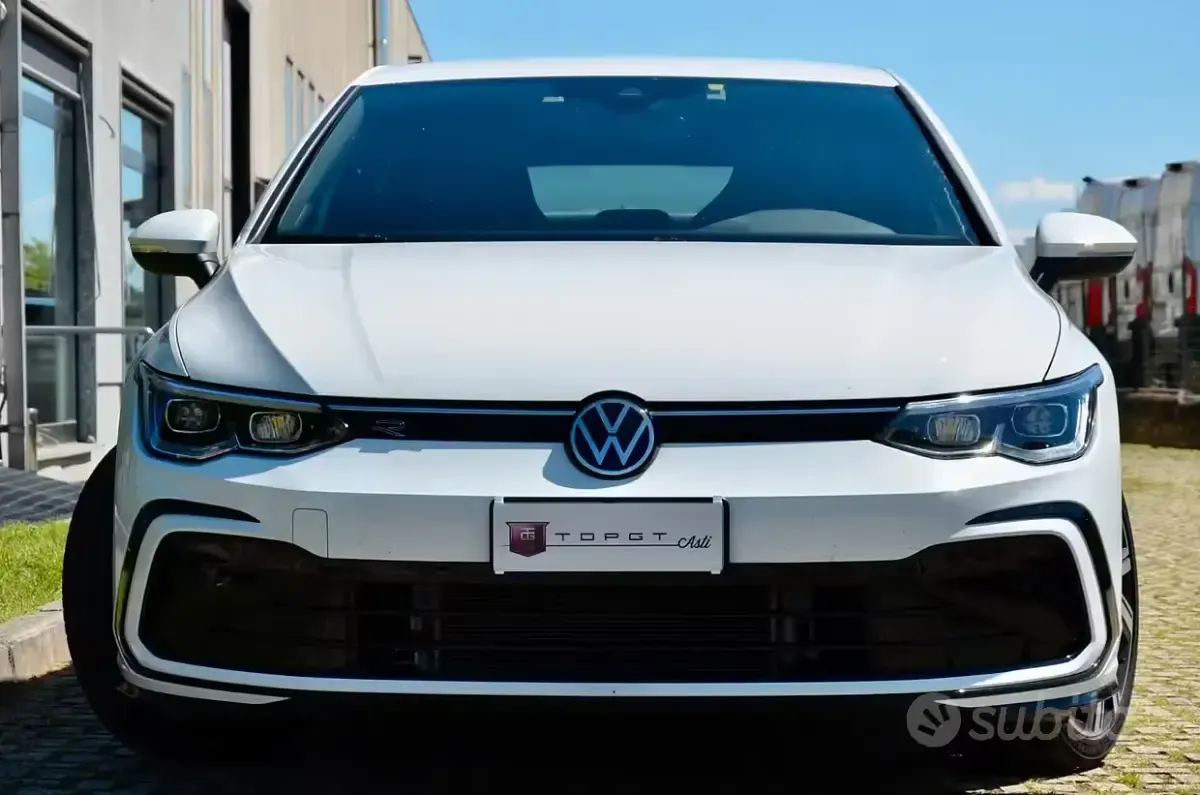 Usata VW Golf VIII R-line 130 CV (95 kW) 2022 Bianco Berlina