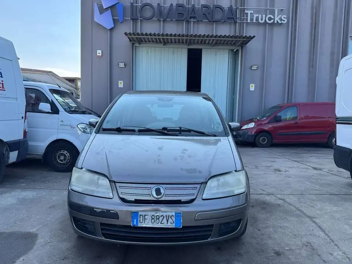 Usata Fiat Idea 77 CV (56 kW) 2006 Grigio Monovolume