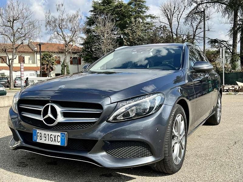 Usata Mercedes C220 Premium 170 CV (125 kW) 2016 Grigio Station wagon