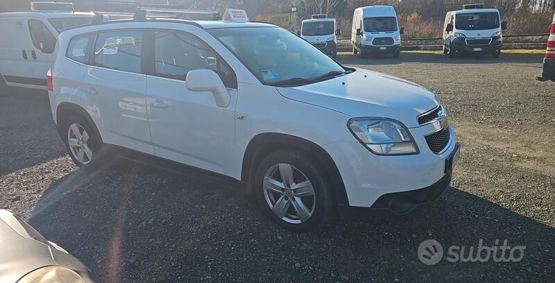 Bianco Usata 2011 Chevrolet Orlando LTZ Monovolume | 6300 € (Cara) - Immagine 1/4