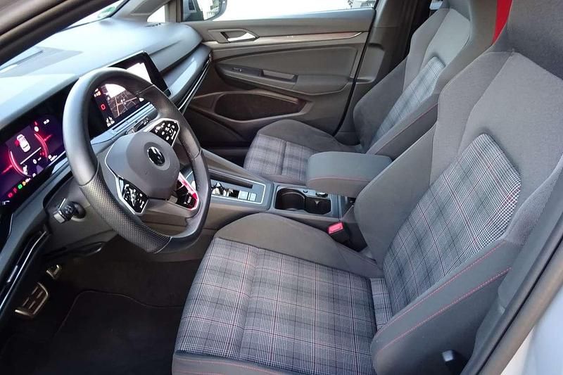 Usata VW Golf VIII GTI 245 CV (180 kW) 2024 Mondsteingrau Berlina