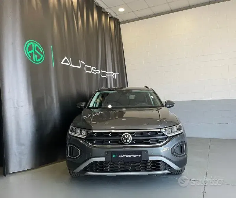 Usata VW T-Roc Life 110 CV (80 kW) 2023 Grigio SUV