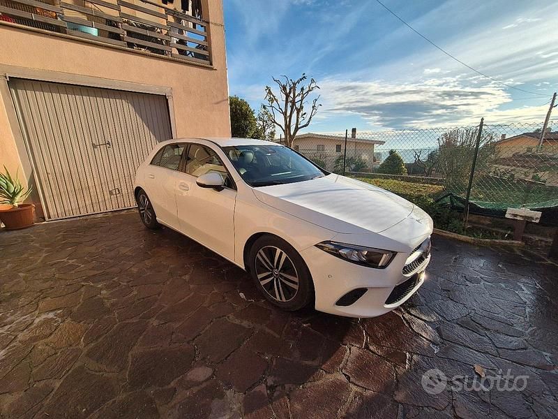 Bianco Usata 2019 Mercedes A180 Tre volumi | 18.000 € - Immagine 1/4