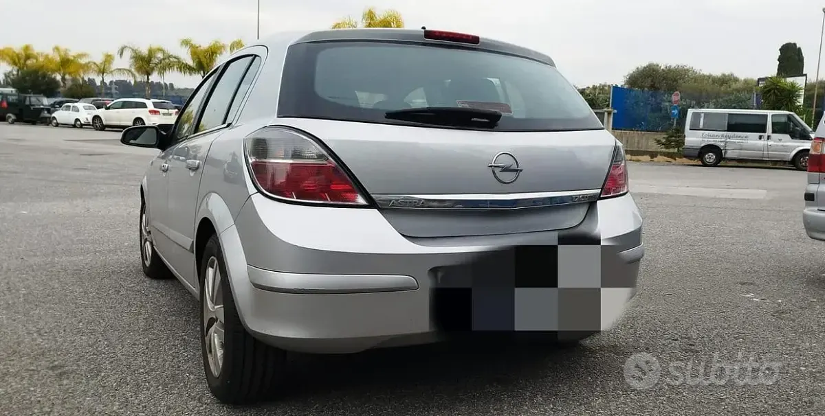 Usata Opel Astra 125 CV (91 kW) 2008 Grigio Berlina