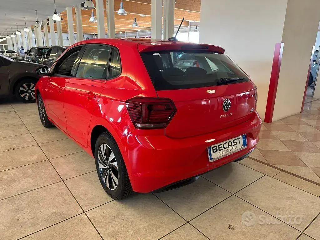 Usata VW Polo Comfortline 80 CV (58 kW) 2021 Rosso pastello Utilitaria