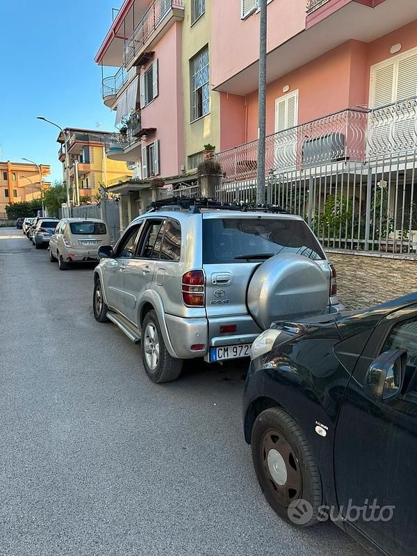Usata Toyota RAV4 116 CV (85 kW) 2004 Grigio SUV