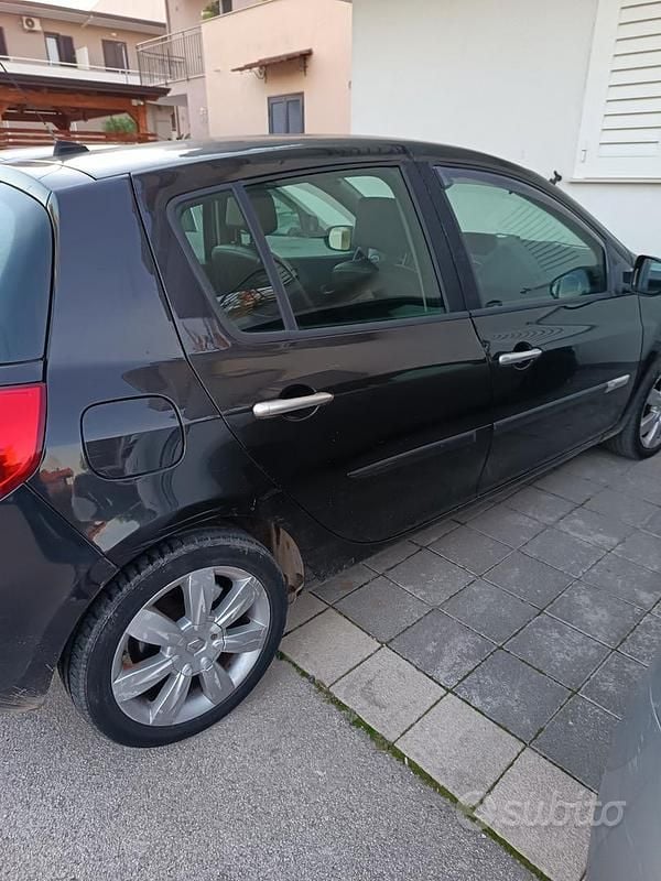 Usata Renault Clio II 85 CV (62 kW) 2010 Berlina