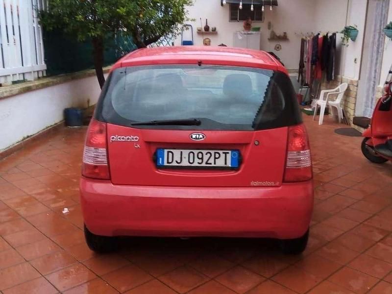 Usata Kia Picanto LX 60 CV (44 kW) 2007 Rosso Utilitaria
