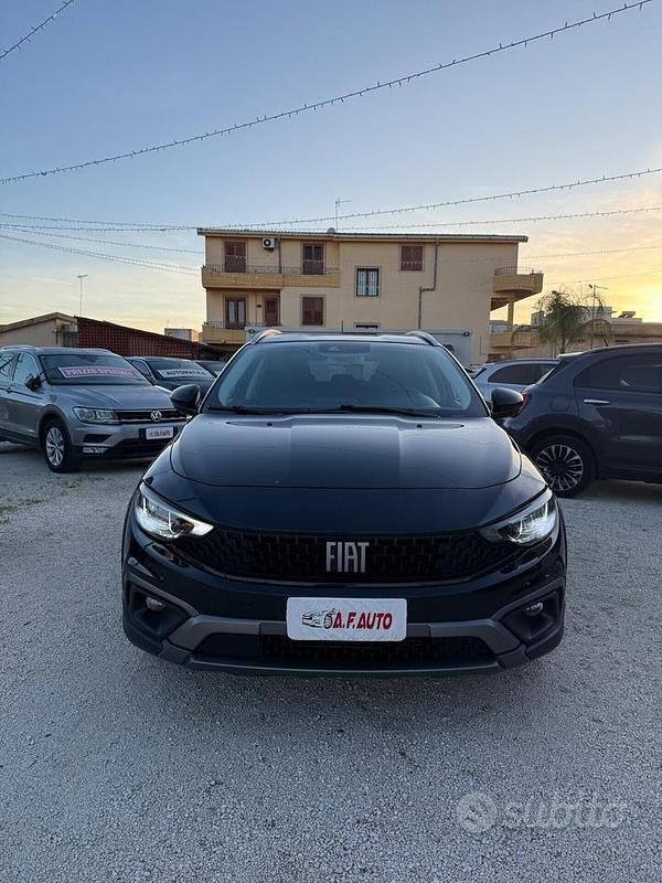 Usata Fiat Tipo Cross 130 CV (95 kW) 2022 Nero Berlina