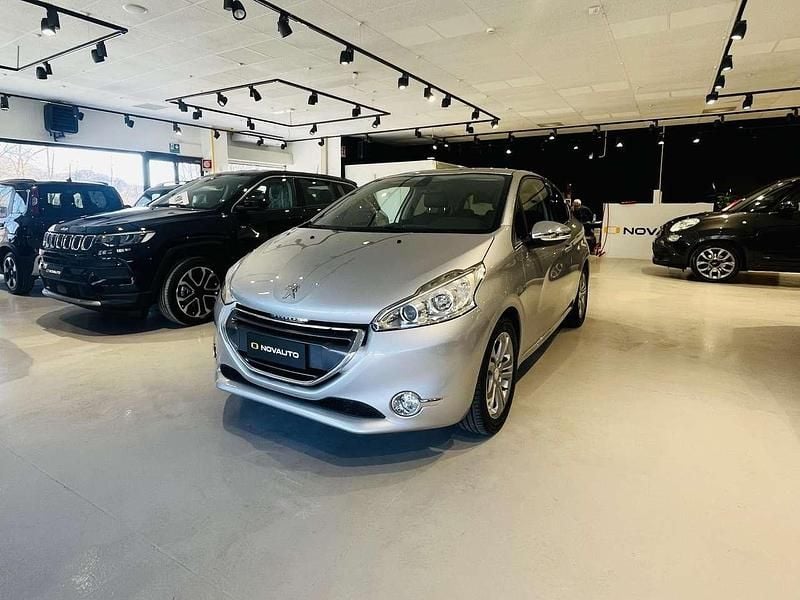 Usata Peugeot 208 Allure 82 CV (60 kW) 2013 Argento Utilitaria