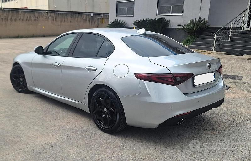 Usata Alfa Romeo Giulia 190 CV (139 kW) 2021 Grigio Berlina