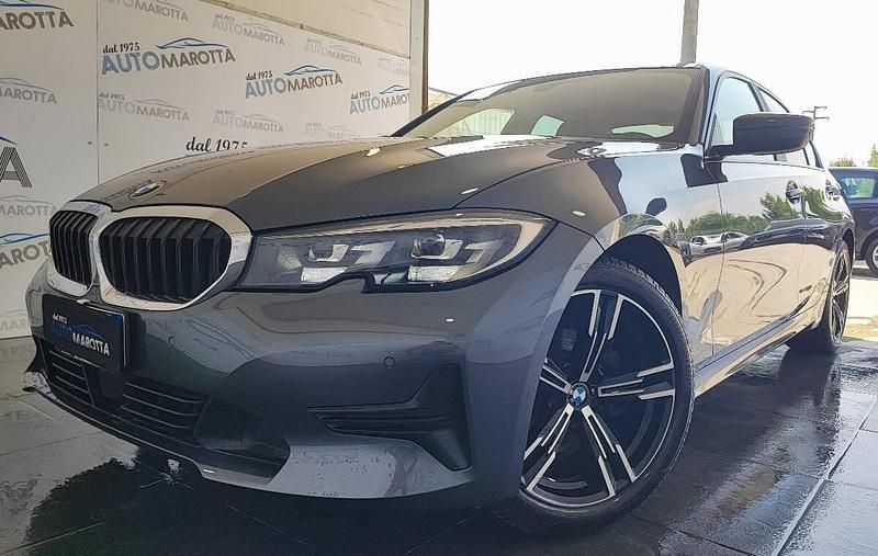 Usata BMW 318 Sport Line 150 CV (110 kW) 2019 Grigio Berlina