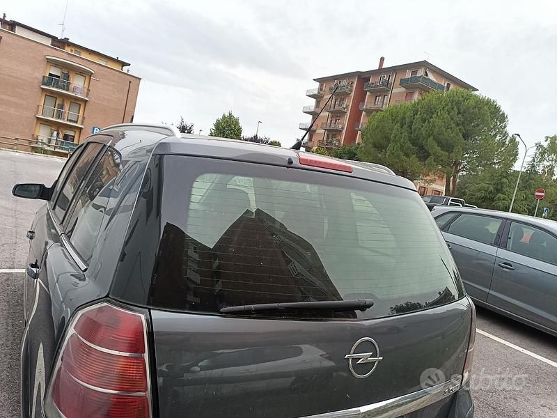 Usata Opel Zafira 120 CV (88 kW) 2007 Grigio Monovolume