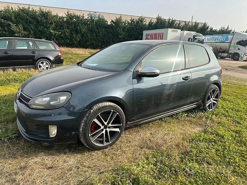 Marrone Usata 2010 VW Golf VI GTD Tre volumi | 7800 € (Super prezzo) - Immagine 1/4