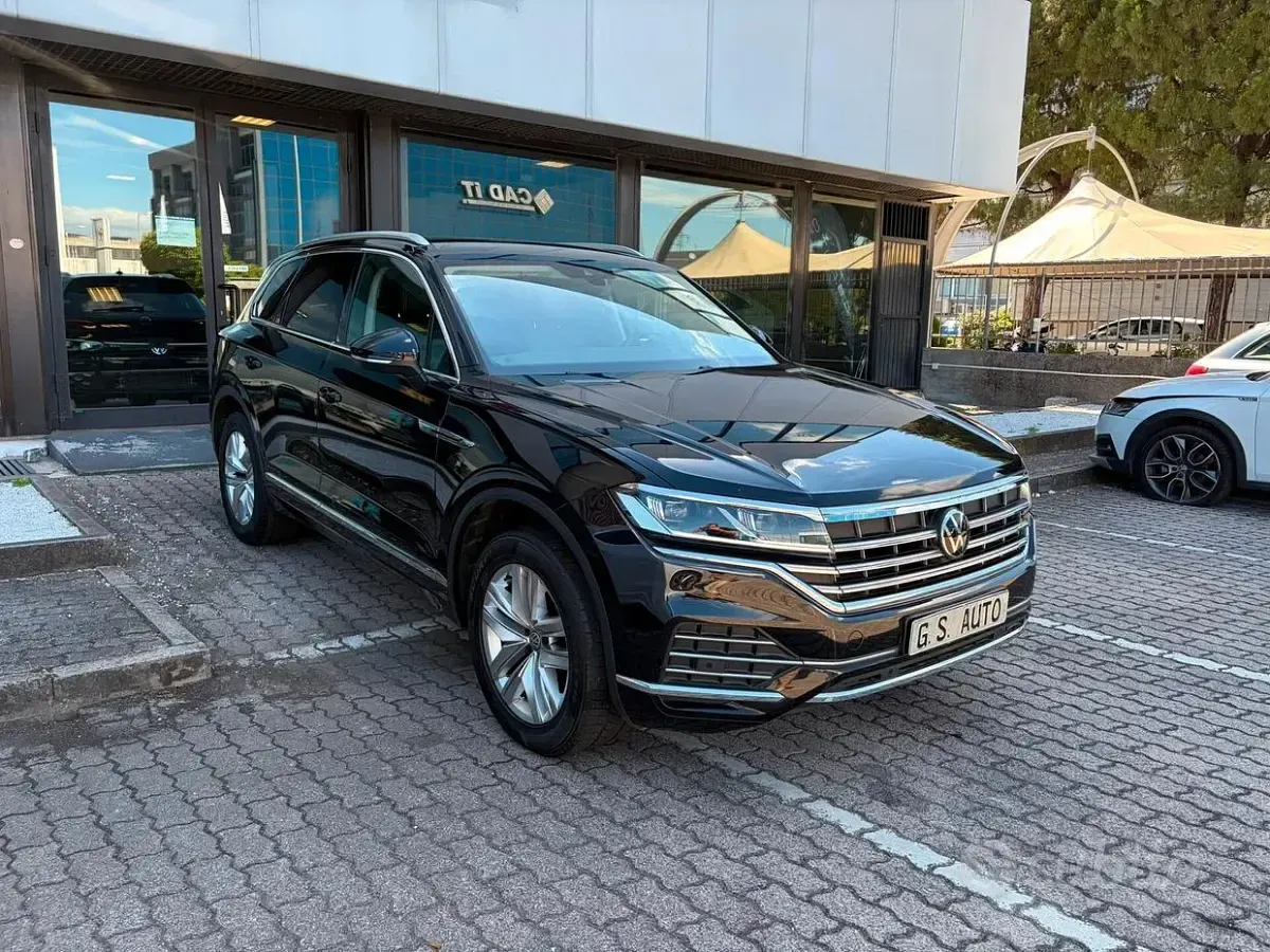 Usata VW Touareg Elegance 231 CV (169 kW) 2020 Nero SUV