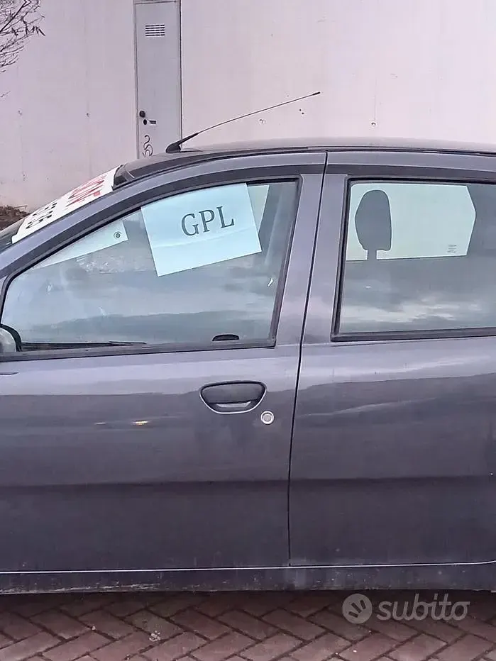 Usata Fiat Punto Active 60 CV (44 kW) 2010 Grigio Utilitaria