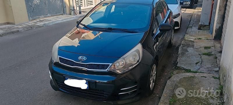 Usata Kia Rio 75 CV (55 kW) 2016 Nero Utilitaria