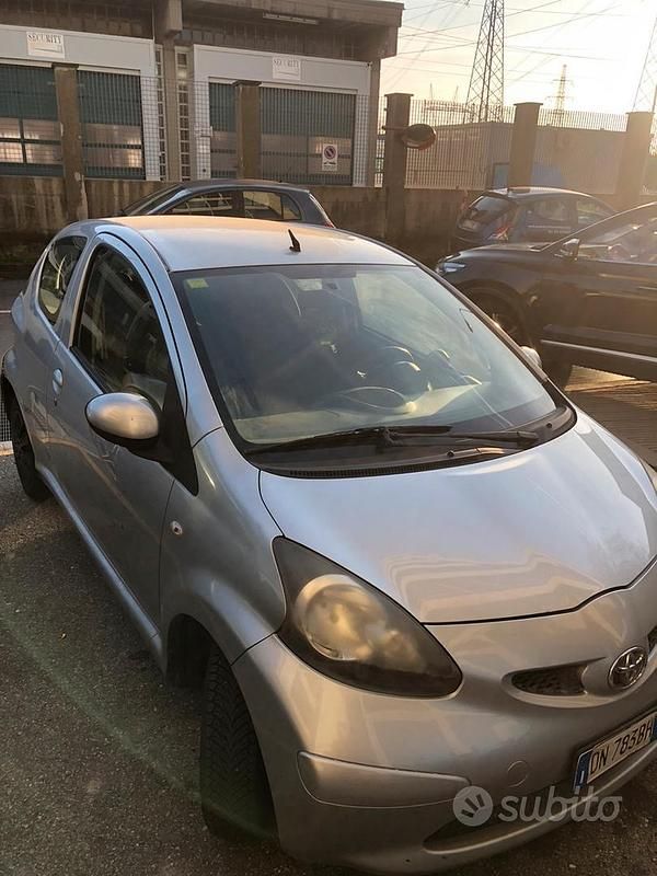 Usata Toyota Aygo 72 CV (52 kW) 2008 Grigio Utilitaria