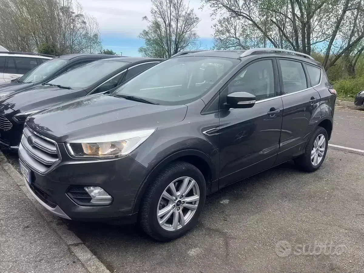 Usata Ford Kuga Business Edition 120 CV (88 kW) 2017 Grigio SUV