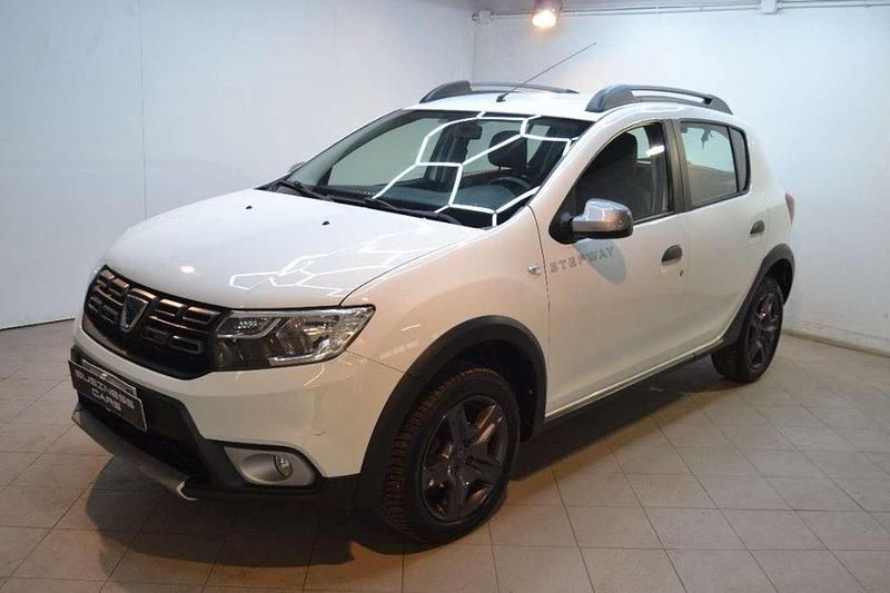 Bianco Usata 2017 Dacia Sandero Stepway Tre volumi | 8490 € (Buon prezzo) - Immagine 1/4