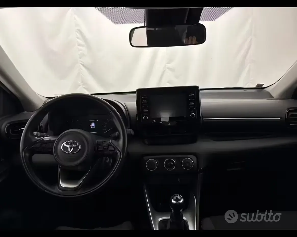 Usata Toyota Yaris Active 72 CV (52 kW) 2022 Grigio Utilitaria