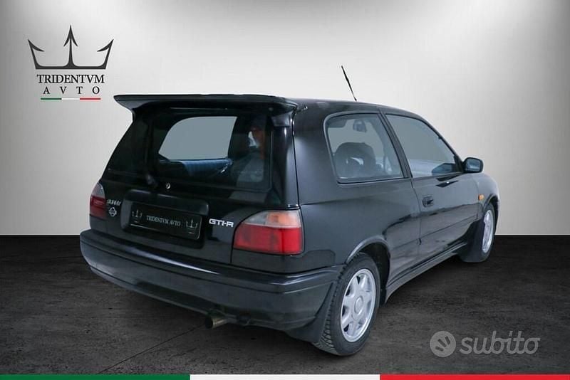 Usata Nissan Sunny 220 CV (161 kW) 1992 Nero Berlina
