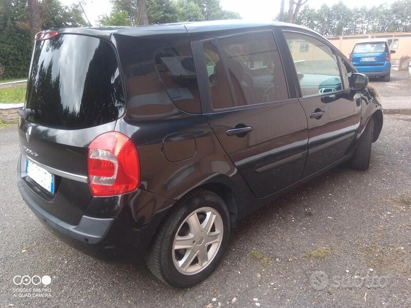 Käytetty Renault Modus 2008 Musta Tila-auto