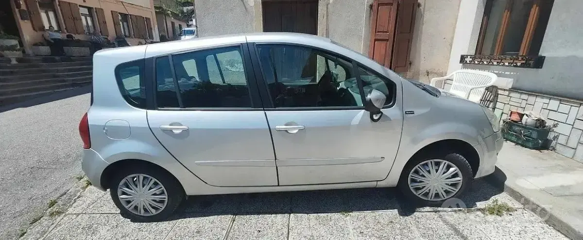 Usata Renault Grand Modus 75 CV (55 kW) 2011 Grigio Monovolume