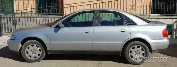 Usata Audi A4 125 CV (91 kW) 1999 Grigio Berlina