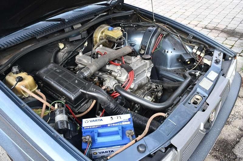 Usata Alfa Romeo 75 101 CV (74 kW) 1985 Blu/azzurro Berlina