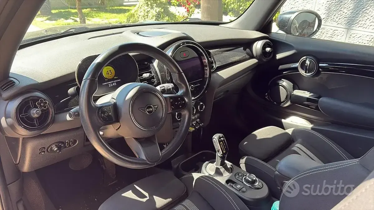 Usata Mini Cooper SE 75 kW (102 CV) 2022 Nero Utilitaria