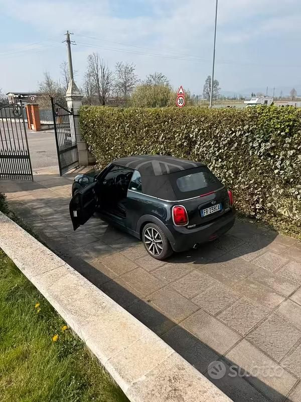 Usata Mini Cooper D Cabriolet 116 CV (85 kW) 2018 Nero Cabrio