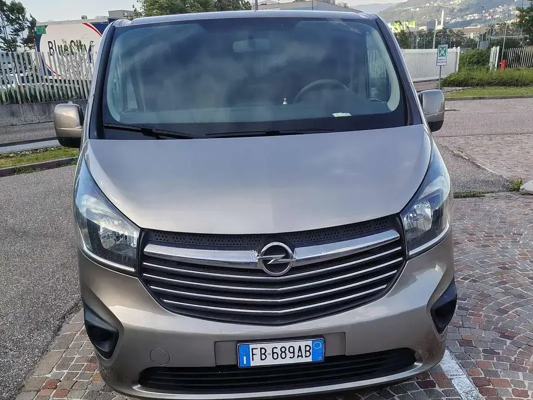 Usata Opel Vivaro 120 CV (88 kW) 2015 Grigio Monovolume