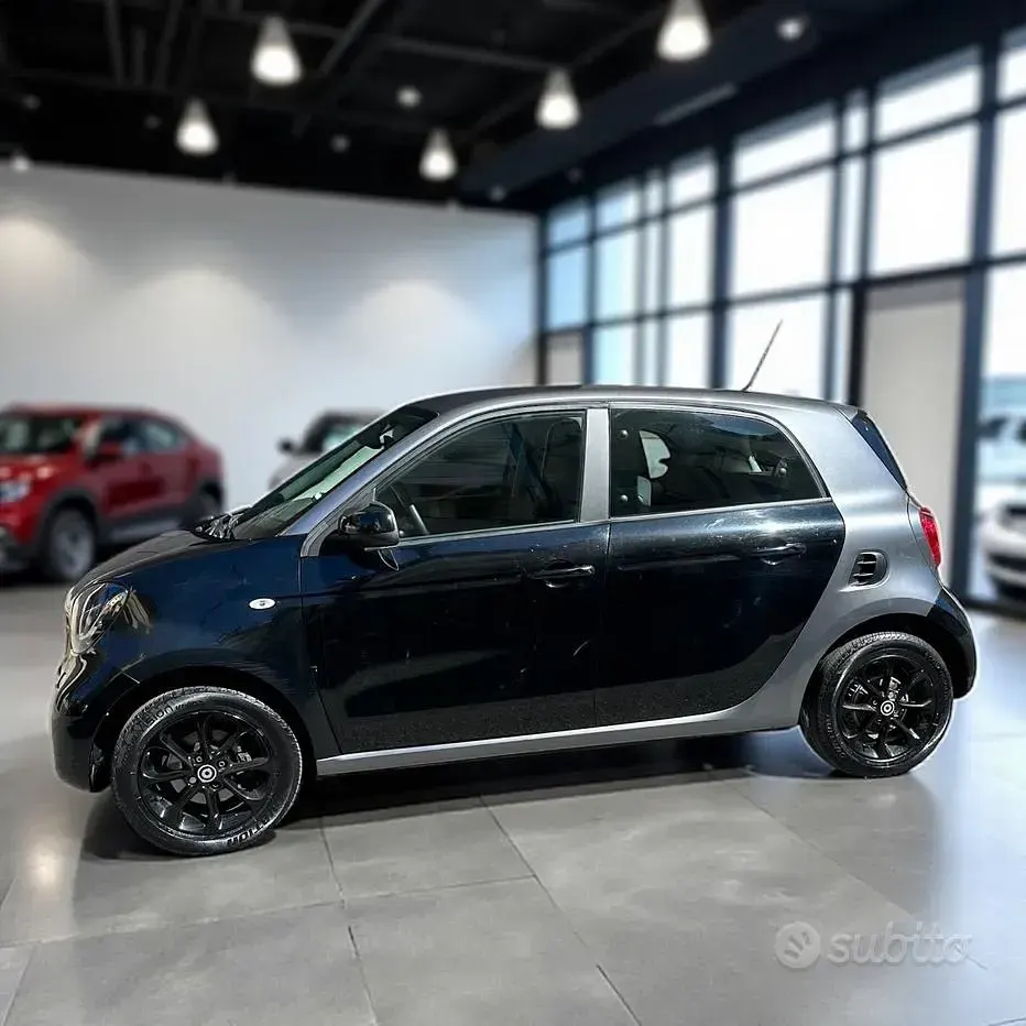 Usata Smart ForFour 71 CV (52 kW) 2018 Nero Utilitaria
