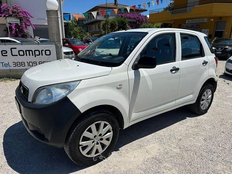 Usata Daihatsu Terios 105 CV (77 kW) 2007 Argento SUV