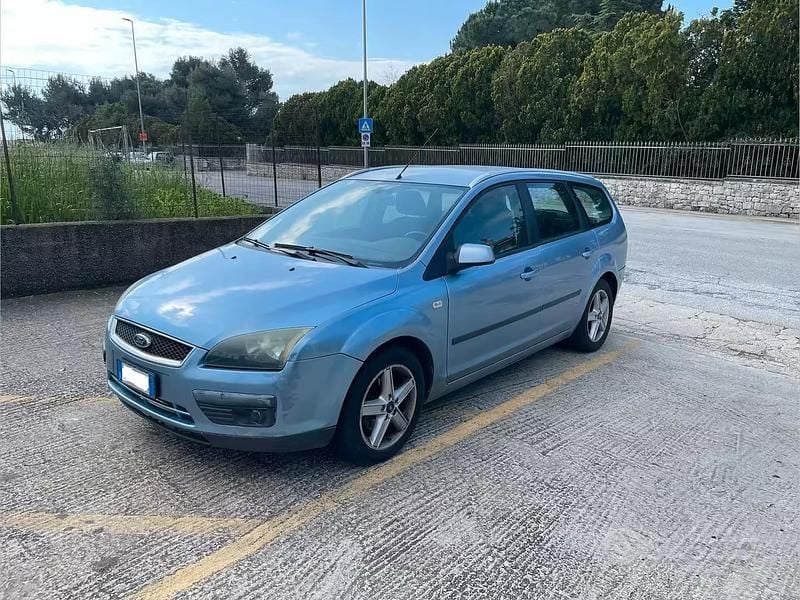 Begagnad Ford Focus 2006 Blå Kombi