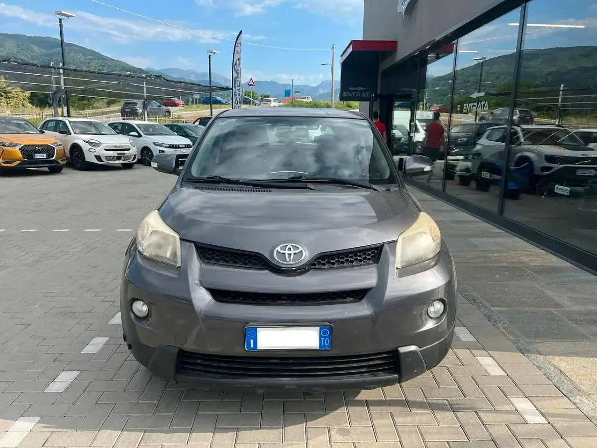 Usata Toyota Urban Cruiser Sol 89 CV (65 kW) 2010 Giallo Utilitaria