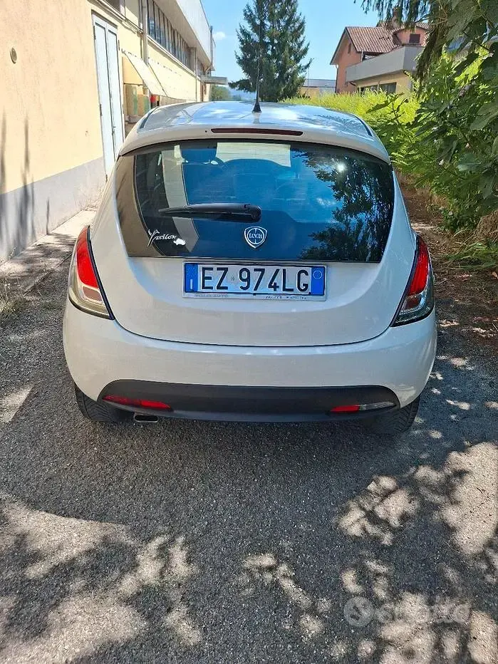 Usata Lancia Ypsilon S 95 CV (69 kW) 2015 Bianco Utilitaria