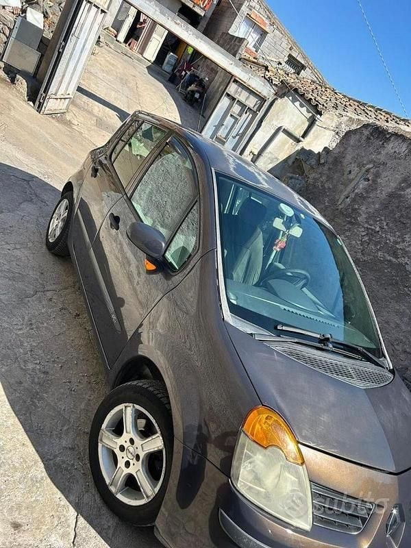 Usata Renault Modus 85 CV (62 kW) 2006 Grigio Monovolume